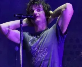 Imagem ilustrativa da imagem Djo no Lollapalooza: cantor por trás do hit global é astro de 'Stranger Things'