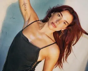 Imagem ilustrativa da imagem Dua Lipa declara torcida por "O Agente Secreto" no Oscar 2026