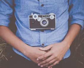 Imagem ilustrativa da imagem É possível sentir saudade de viver uma época que não viveu? Especialista explica