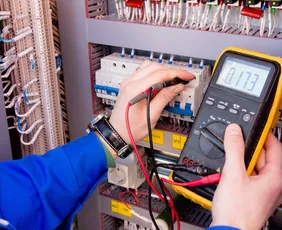 Imagem ilustrativa da imagem EDP abre 16 vagas para curso gratuito de eletricista na Serra