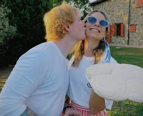 Imagem ilustrativa da imagem Ed Sheeran comenta recuperação da esposa após cirurgia para retirada de tumor