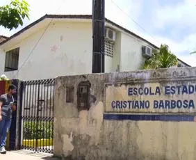 Imagem ilustrativa da imagem Em casa, jovem esfaqueada em Barreiros faz fisioterapia para recuperar movimentos