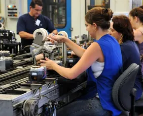 Imagem ilustrativa da imagem Empresas têm até este sábado para enviar dados salariais por gêneros