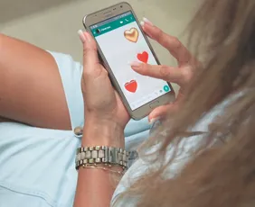 Imagem ilustrativa da imagem Estelionato sentimental: o golpe que fez o empresário de 73 anos perder R$ 250 mil