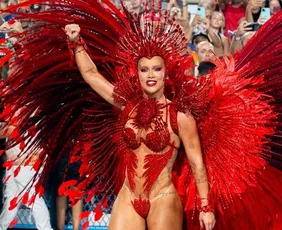 Imagem ilustrativa da imagem Estreia tumultuada de Virginia e sambas fortes marcam última noite de desfiles