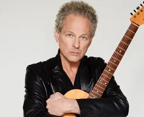 Imagem ilustrativa da imagem Ex-Fleetwood Mac é atacado por stalker com 'substância desconhecida'; entenda