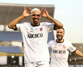 Imagem ilustrativa da imagem Ex-Rio Branco e Vitória, atacante Matheus Costa deixa Irã por tensões militares