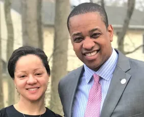 Imagem ilustrativa da imagem Ex-vice-governador da Virgínia mata a esposa e comete suicídio, diz polícia