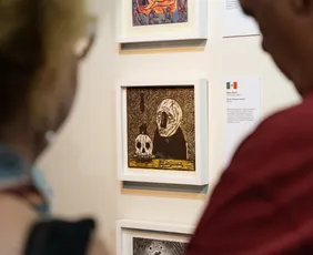 Imagem ilustrativa da imagem Exposição internacional de gravuras no Sesc Glória é prorrogada até o fim deste mês