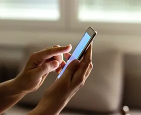 Imagem ilustrativa da imagem Falta de chips deixa celulares mais caros e especialistas preveem queda nas vendas