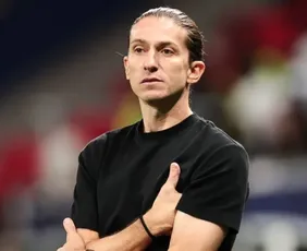 Imagem ilustrativa da imagem Filipe Luís diz que ataque racista contra Vini Jr. foi 'caso isolado'