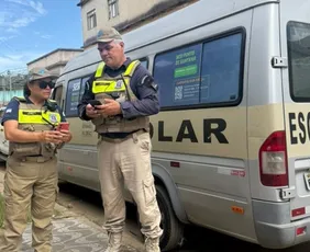 Imagem ilustrativa da imagem Fiscalização flagra transporte escolar irregular em Cariacica