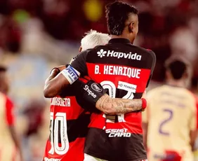 Imagem ilustrativa da imagem Flamengo goleia Medellín com brilho de geração 2019 e vira líder do Grupo A