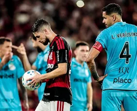 Imagem ilustrativa da imagem Flamengo vira sobre Santos em Maracanã lotado e se recupera após tropeços