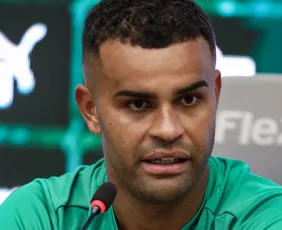 Imagem ilustrativa da imagem Fluminense apresenta Alisson após impasse com o São Paulo