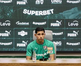 Imagem ilustrativa da imagem Fluminense apresenta Savarino e jogador cita mágoa com Botafogo