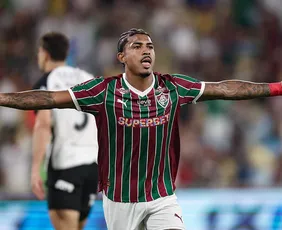 Imagem ilustrativa da imagem Fluminense atropela o Corinthians em noite com briga e gesto obsceno