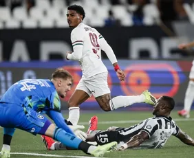 Imagem ilustrativa da imagem Fluminense vence o Botafogo e garante classificação no Carioca