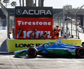 Imagem ilustrativa da imagem Fórmula Indy: Sueco fatura pole em Long Beach
