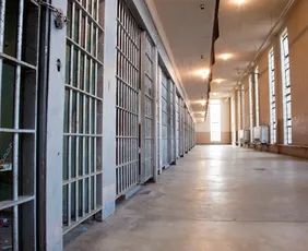 Imagem ilustrativa da imagem Funcionário de presídio no ES será indenizado em R$ 20 mil por adoecimento mental