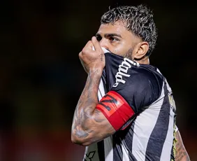 Imagem ilustrativa da imagem Gabigol marca dois gols em 8 minutos, e Santos arranca empate com Mirassol