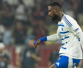 Imagem ilustrativa da imagem Gerson é intimado e recebe cobrança de R$ 42,7 milhões do Flamengo