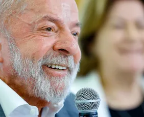 Imagem ilustrativa da imagem Governo Lula projeta salário mínimo em R$ 1.717 em 2027