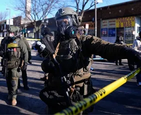 Imagem ilustrativa da imagem Governo Trump anuncia 'retirada imediata' de 700 agentes de imigração em Minnesota