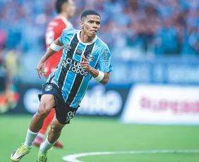 Imagem ilustrativa da imagem Grêmio faz 3 a 0 no Inter e encaminha título do Campeonato Gaúcho