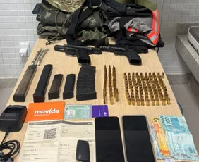 Imagem ilustrativa da imagem Grupo é preso com roupas camufladas, munições de fuzil e drogas em Vitória