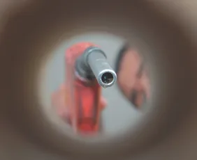 Imagem ilustrativa da imagem Guerra pode gerar risco de falta de produtos, alta de preços e demissões