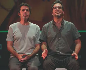 Imagem ilustrativa da imagem "Herdeiros" de Chico Anysio e Lúcio Mauro: “Nossos pais estão se divertindo"