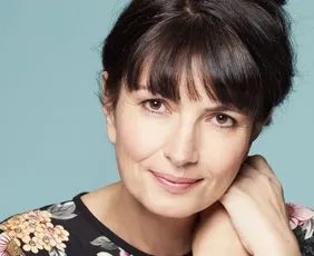 Imagem ilustrativa da imagem Histórias ocultas de Valérie Perrin em “Os Esquecidos de Domingo”