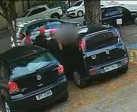 Imagem ilustrativa da imagem Idoso tem carro roubado e suspeitos são presos após perseguição em Vila Velha