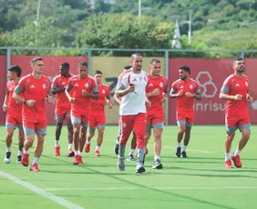 Imagem ilustrativa da imagem Inter pega a Chape e tenta deixar zona de risco