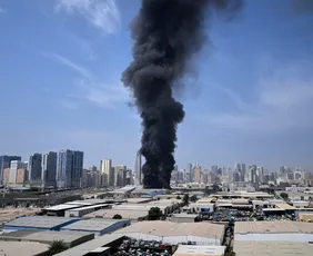 Imagem ilustrativa da imagem Irã ataca porta-aviões dos EUA; Trump diz ter afundado 9 navios de Teerã