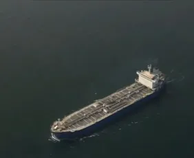 Imagem ilustrativa da imagem Irã fecha Estreito de Ormuz e ameaça incendiar qualquer navio que tentar passar