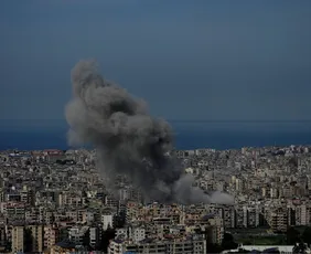 Imagem ilustrativa da imagem Israel volta a atacar o Irã e o Líbano; EUA dizem que bombardeios vão aumentar