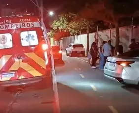 Imagem ilustrativa da imagem Jovens ficam feridos após bike elétrica bater na lateral de carro na Serra