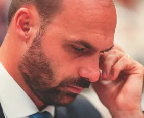 Imagem ilustrativa da imagem Líder do PT pede a prisão de Eduardo Bolsonaro