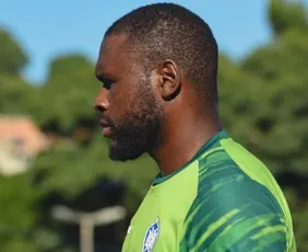 Imagem ilustrativa da imagem Lucão celebra titularidade no gol do Vitória