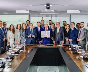 Imagem ilustrativa da imagem Lula sanciona Lei Antifacção e ressalta prisão de magnatas do crime