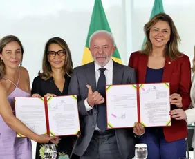 Imagem ilustrativa da imagem Lula sanciona lei que prevê tornozeleira eletrônica para agressores de mulheres
