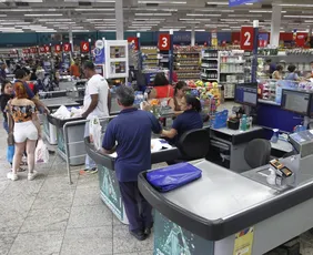 Imagem ilustrativa da imagem Mais de 5 mil trabalhadores de rede de supermercados vão ter duas folgas semanais