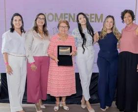 Imagem ilustrativa da imagem Maria de Lourdes compartilha trajetória ao ser homenageada no Mês da Mulher