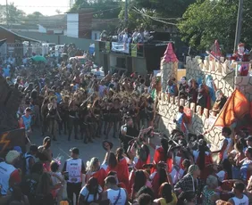 Imagem ilustrativa da imagem Medusas e guerreiras na folia da Barra do Jucu, em Vila Velha