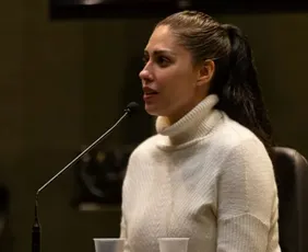 Imagem ilustrativa da imagem Monique, mãe de Henry Borel, se entrega à polícia após STF determinar prisão