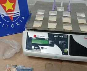 Imagem ilustrativa da imagem Motorista de aplicativo é preso por fazer “delivery” de drogas