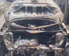 Imagem ilustrativa da imagem Motorista de app escapa de carro em chamas após ser sentenciado à morte