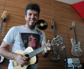 Imagem ilustrativa da imagem Músico Alexandre Lima é homenageado durante o "Sons do Cais"